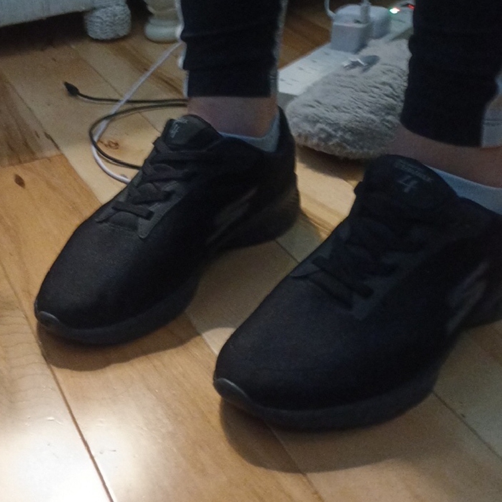 Black Women's Goga Max Size 9 Skechers Sneakers